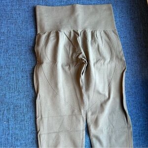 Halara Gray Medium 7/8 inch Butt Cinch Leggings